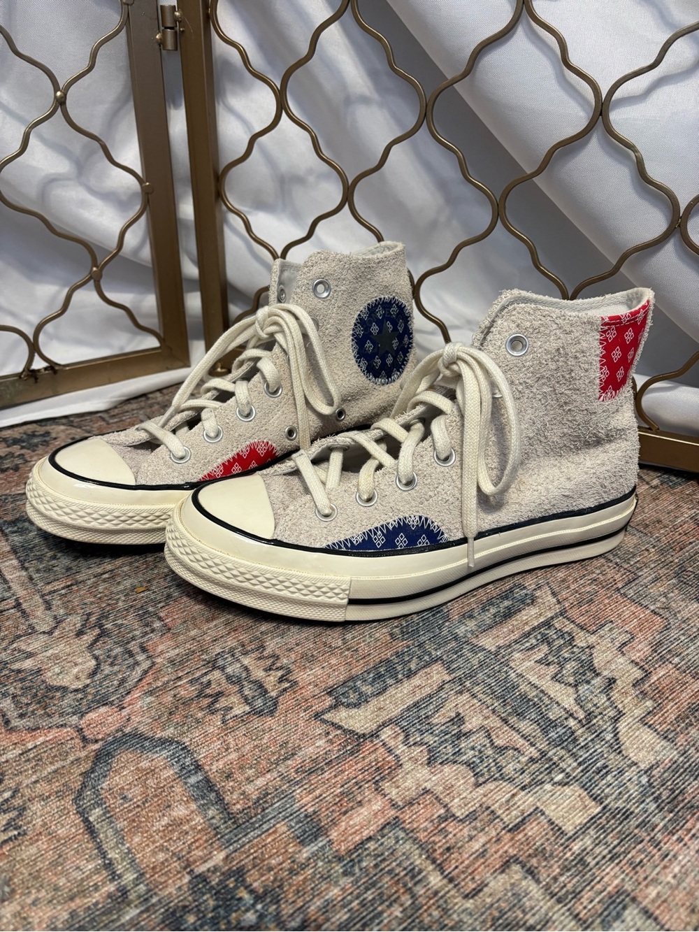 Converse Chuck Taylors Cream High-Top Sneakers Red & Blue Bandana Accents Sz 6.5